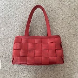 Red Harvey’s seatbelt bag